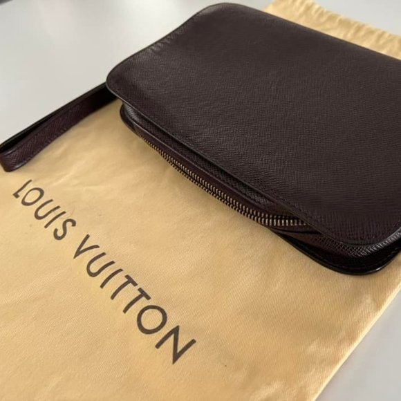 Louis Vuitton Epi leather pouch for men - Picture 1 of 11